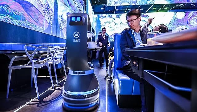 海底捞智能服务机器人